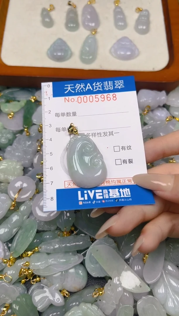 翡翠未镶嵌颈饰夏日时尚爆款天然翡翠A货