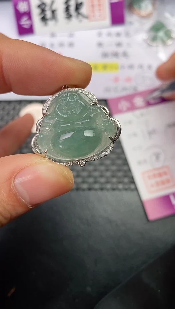 颈饰银S925镶嵌翡翠向****笑挂件