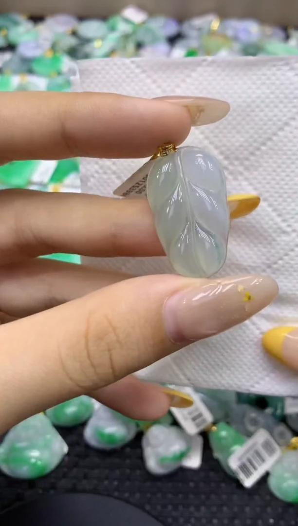 颈饰18K金镶嵌翡翠天然缅甸翡翠A货