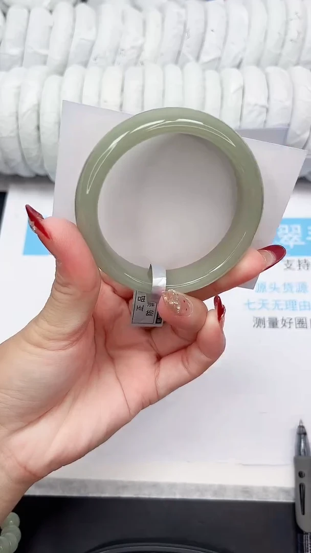 未镶嵌手镯石英质玉27-57.3DK