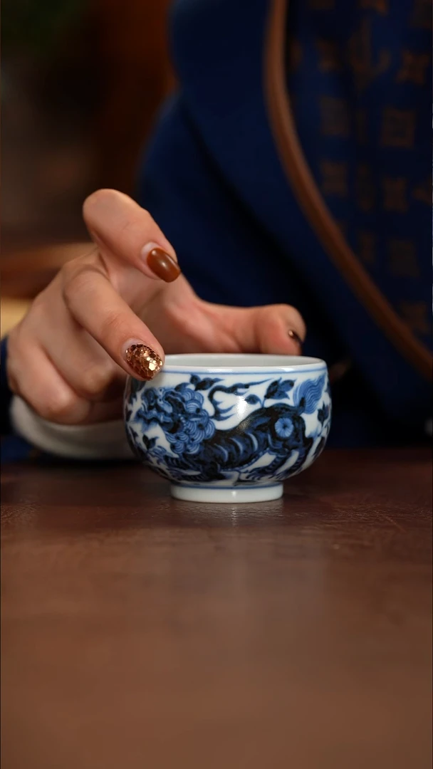 元青花牡丹双狮纹炉式杯