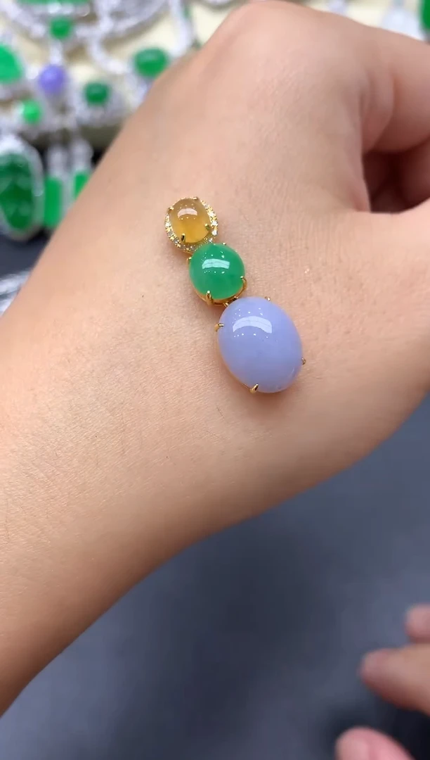 颈饰18K金镶嵌翡翠200-中国好珍宝