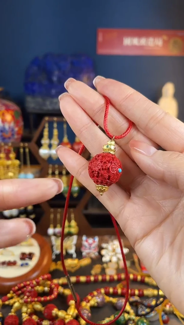 【闪购商品】红红满雕工设计师款吊坠