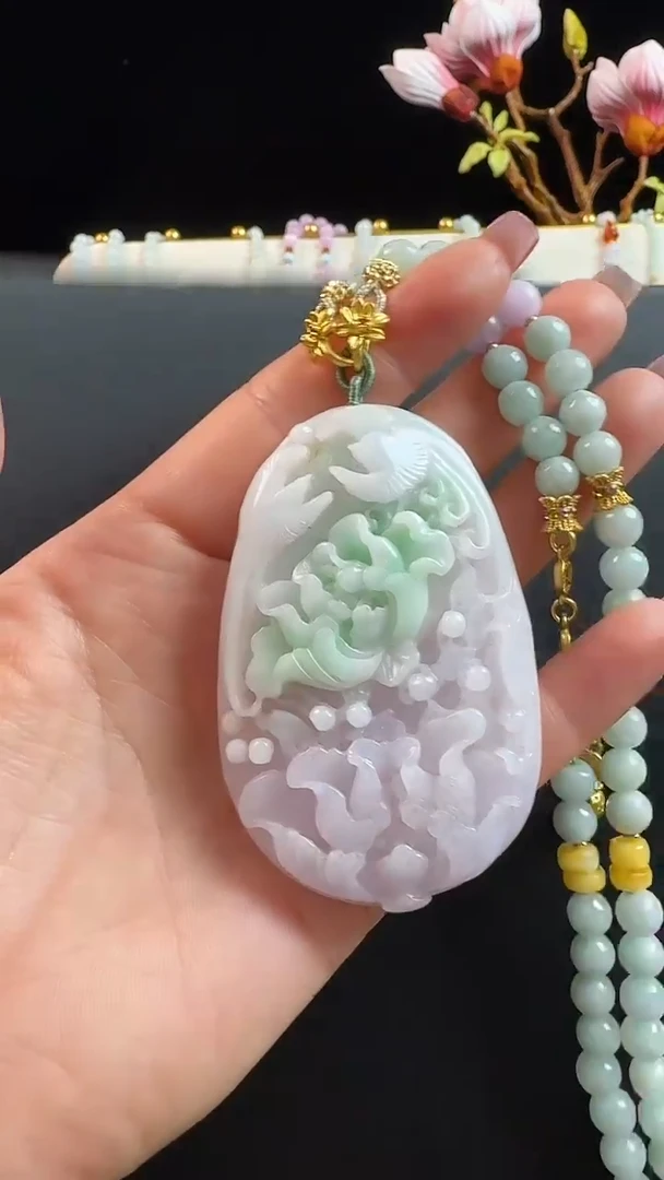 颈饰未镶嵌翡翠双生花