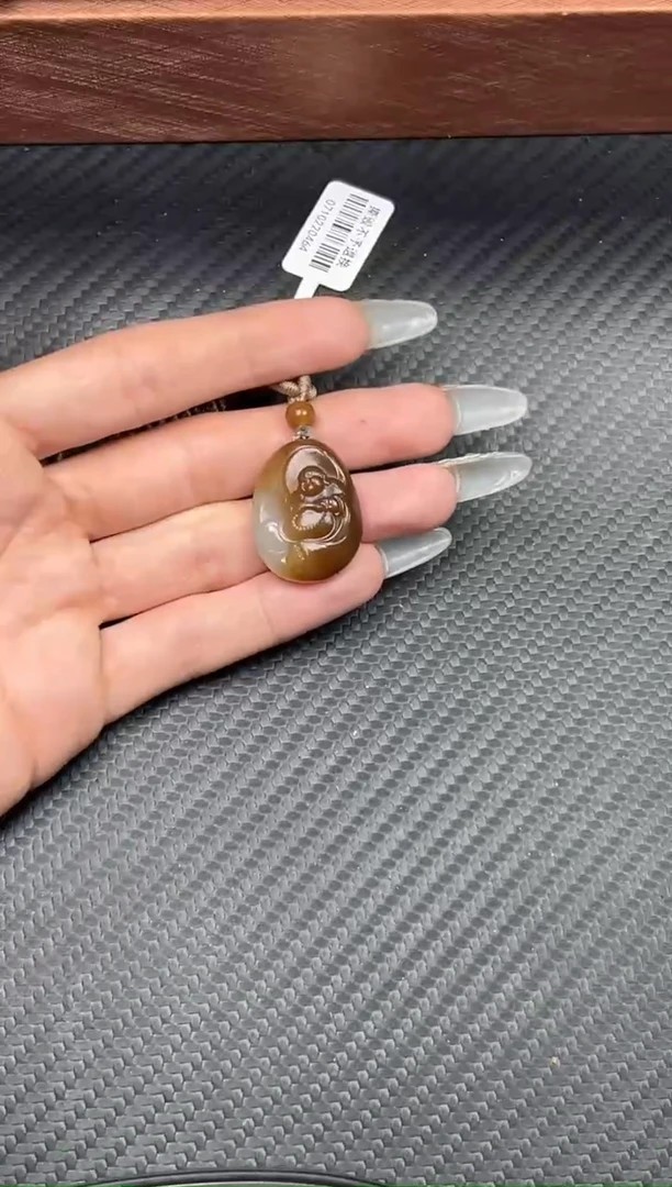 吊坠(赠链)未镶嵌和田玉若羌微色差吊坠