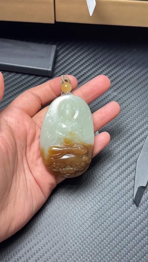 吊坠(赠链)未镶嵌和田玉若羌微色差吊坠m