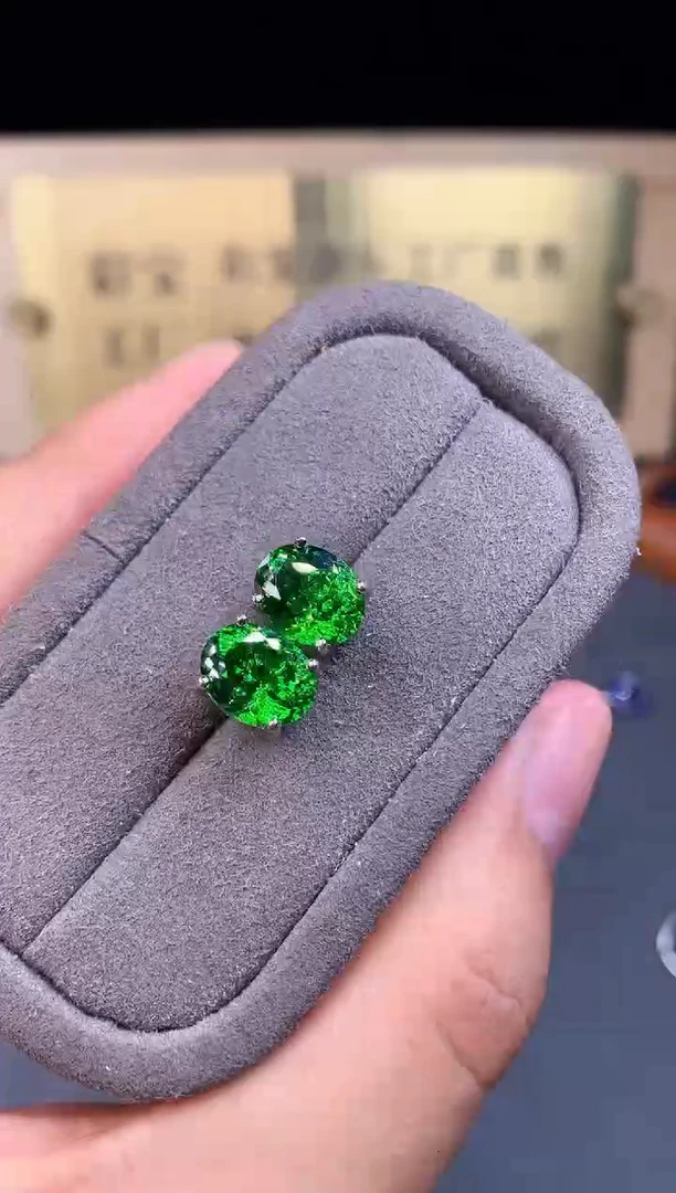 银S925镶嵌耳饰石榴石（沙弗莱）2222