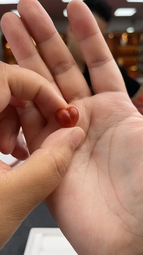 未镶嵌卡14南红爱心-多样性发一颗南红玛瑙一件26