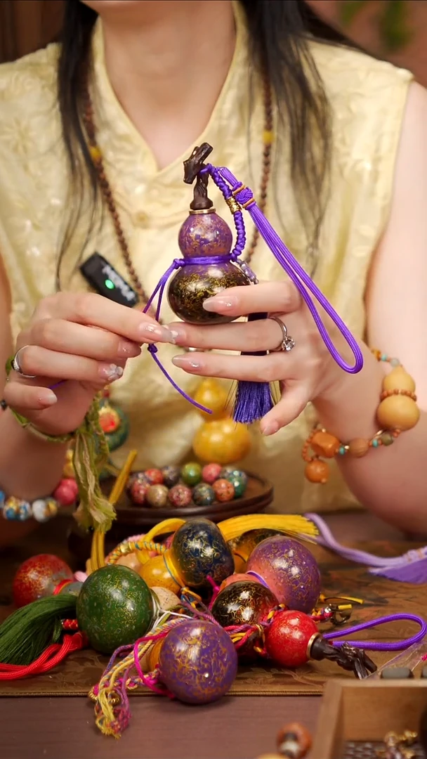 69易林大漆开口小葫芦----178