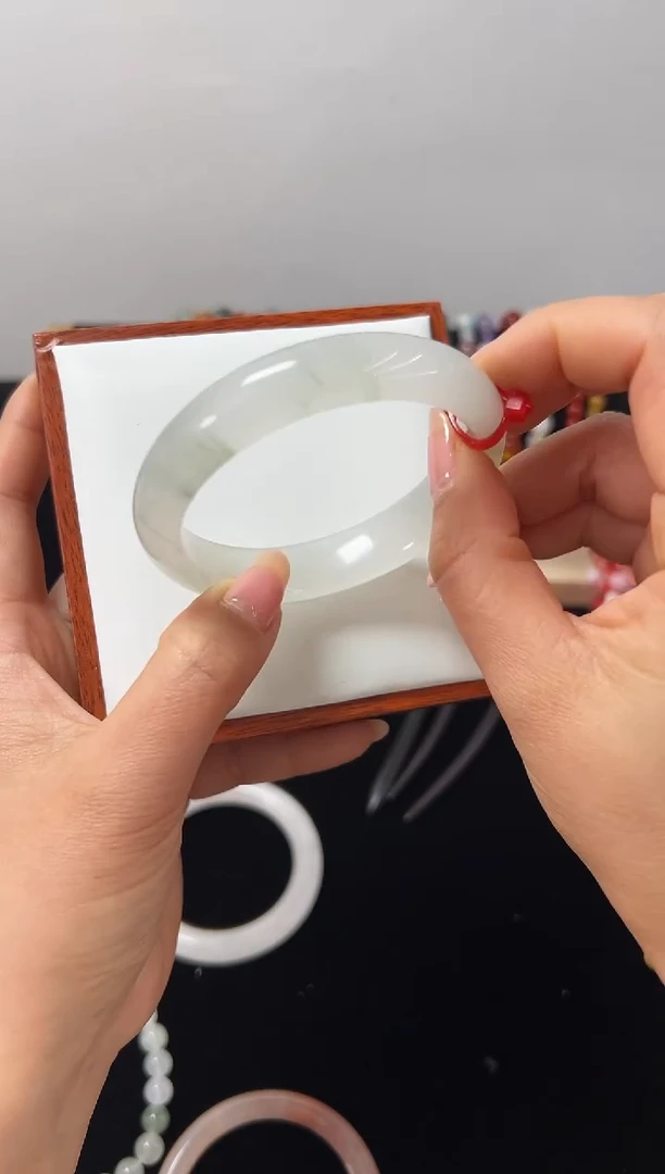 非金属无天山翠手镯