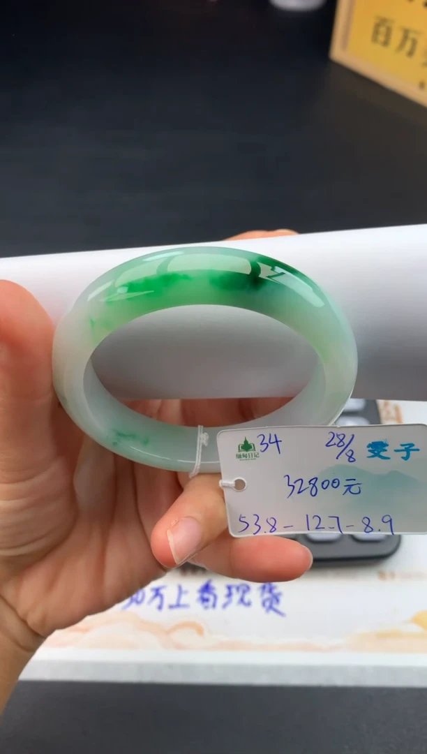 未镶嵌手镯翡翠自带#送人#，联系客服核对地址~