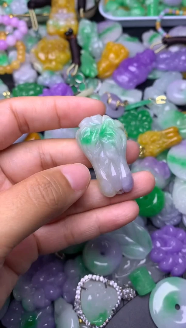 颈饰未镶嵌翡翠缅甸翡翠吊坠