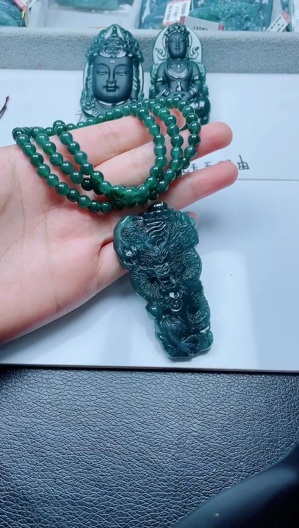 颈饰未镶嵌翡翠