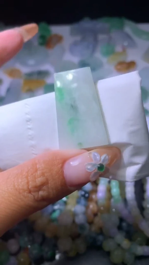 【闪购商品】翡翠未镶嵌颈饰MXX011699