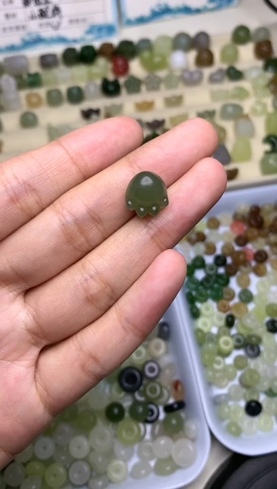 颈饰未镶嵌和田玉牛鼻孔无售后