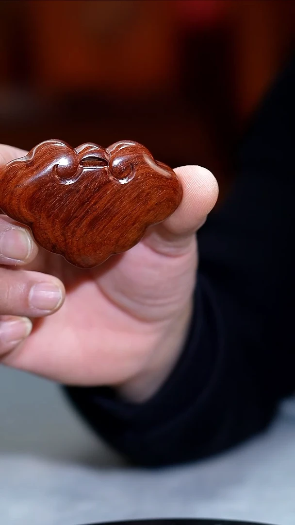 手串/手链黄花梨/降香黄檀海黄平安锁7.42*50*19.5吊坠HHL581