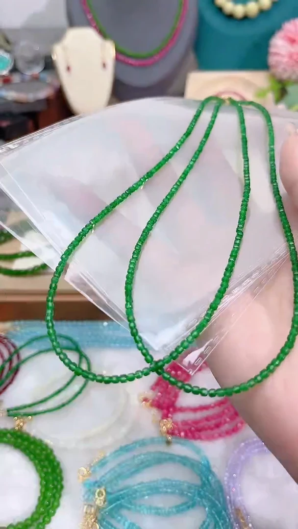 银S925镶嵌颈饰石榴石（沙弗莱）方99