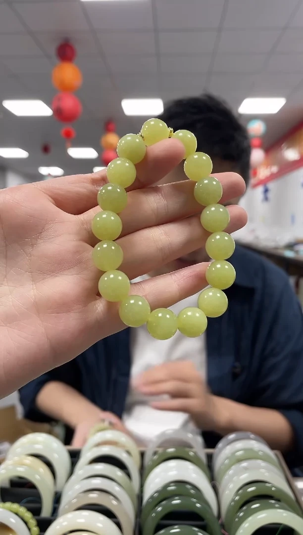 未镶嵌手链和田玉高品黄玉卡12手串一条