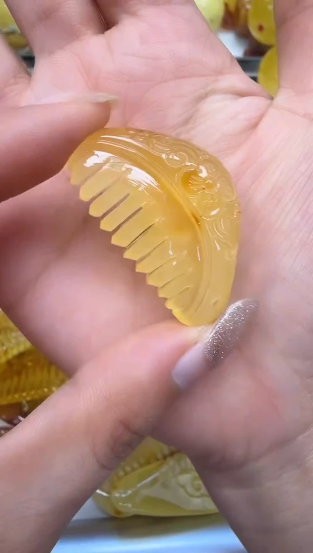 裸石琥珀未镶嵌如图