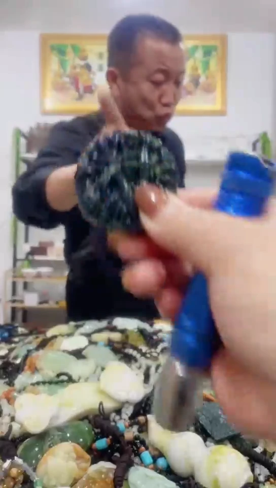 未镶嵌蛇纹石玉挂件