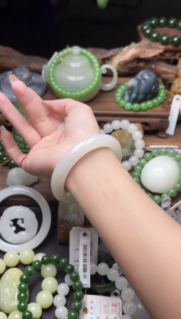 未镶嵌手镯和田玉青海野牛沟 56圈9013381