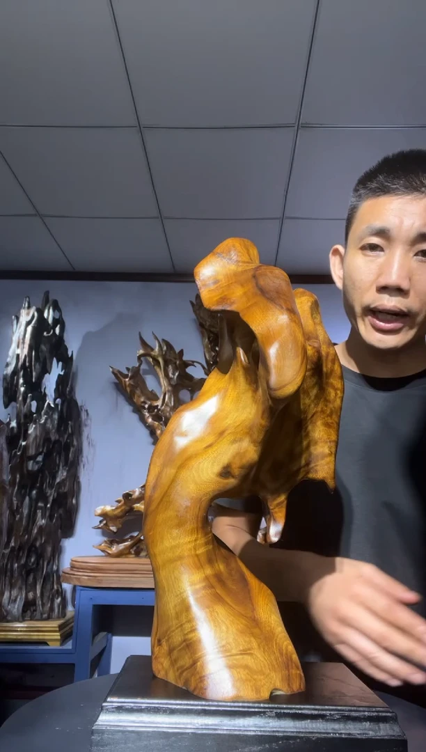 金丝楠木雕款骄****贸金丝楠木工艺品摆件