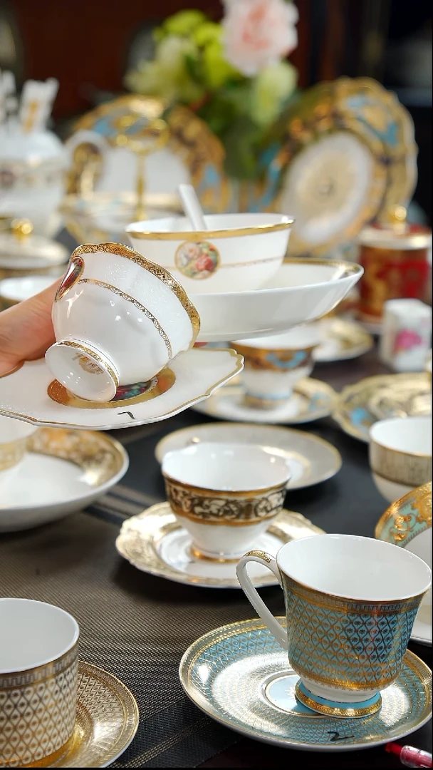 瓷片8寸深菜盘+4.5寸饭碗+小勺  各2个+1杯1碟