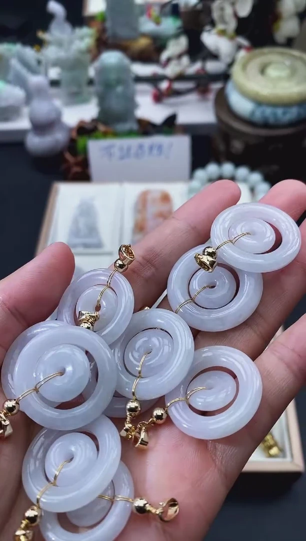 翡翠未镶嵌颈饰天然缅甸A货翡翠随机发一件