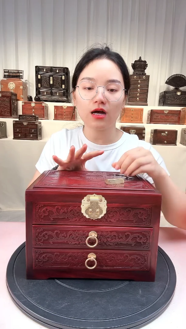 紫檀木类成套家具莲年有余