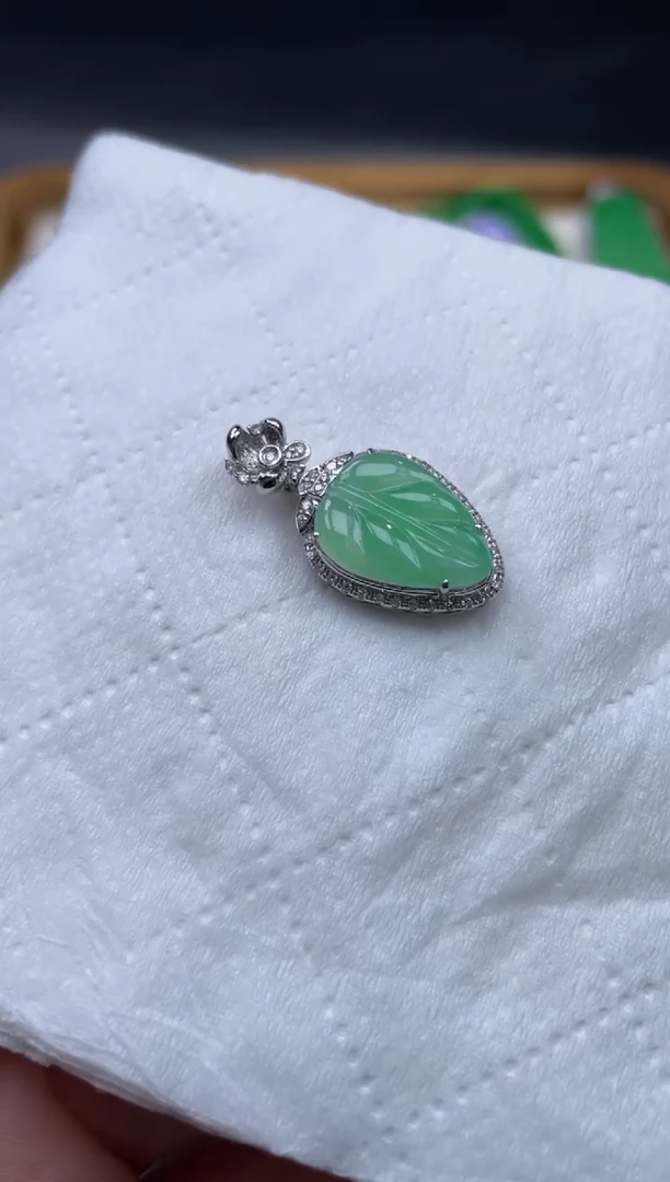 【闪购商品】翡翠颈饰18K金镶嵌72..........