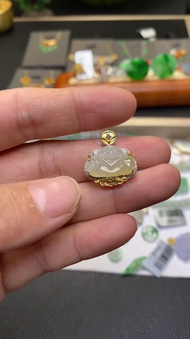 颈饰18K金镶嵌翡翠净货33357