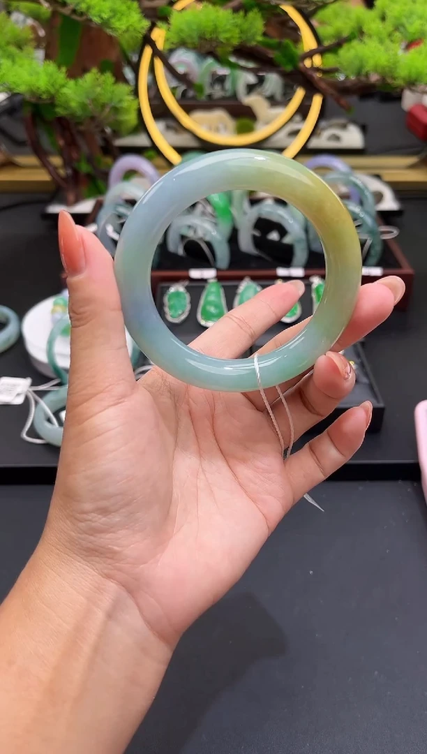 未镶嵌手镯翡翠手镯