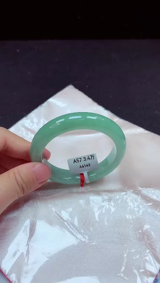 【闪购商品】翡翠手镯未镶嵌镯子57+