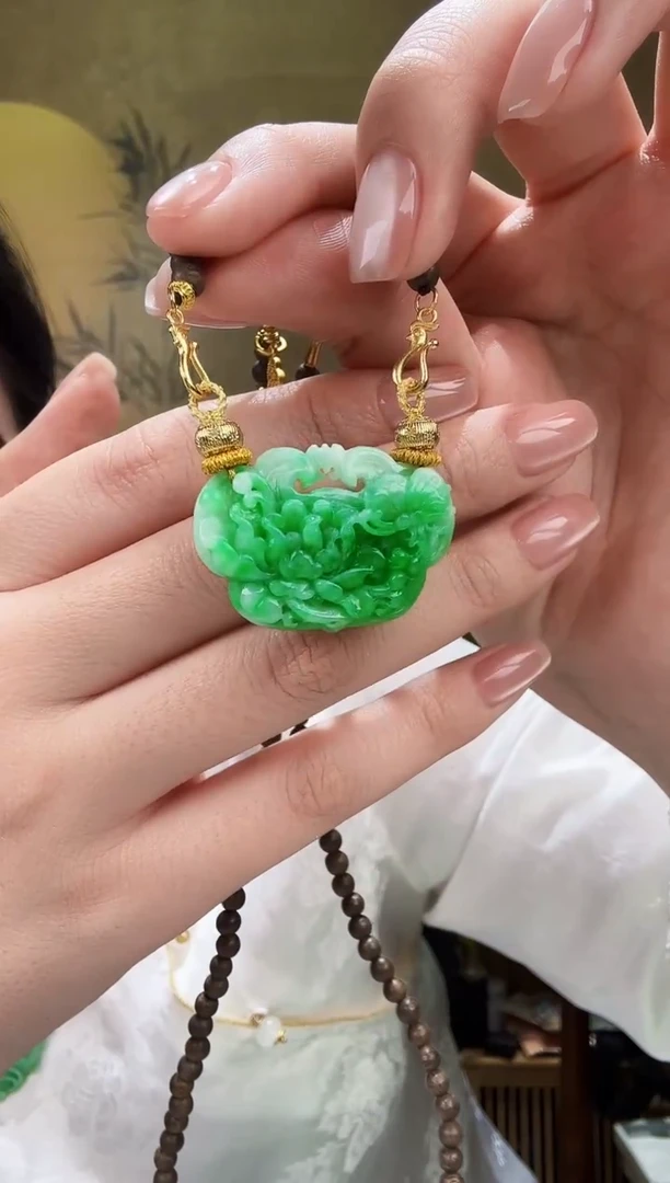 颈饰未镶嵌翡翠吊坠