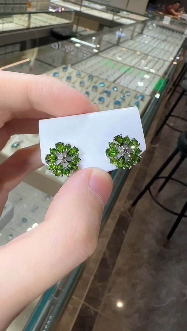 银S925镶嵌透辉石耳钉12mm