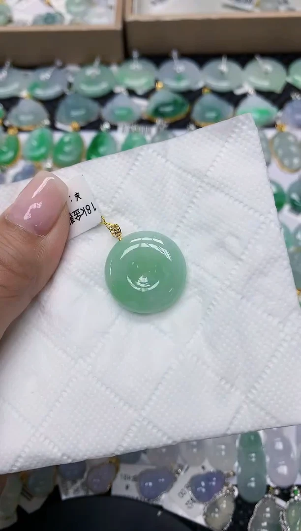 颈饰18K金镶嵌翡翠1111111111