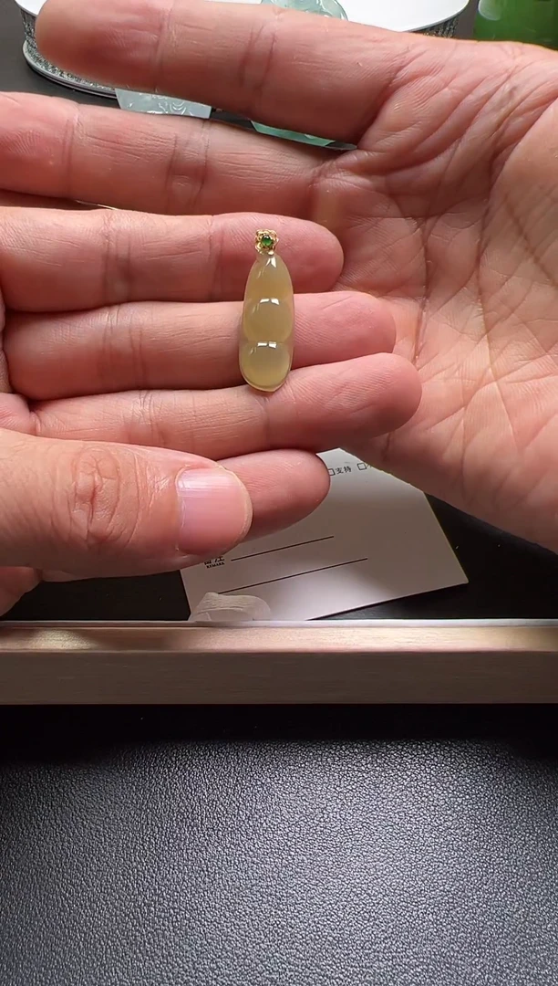 吊坠(不含链)18K金镶嵌翡翠黄翡豆子