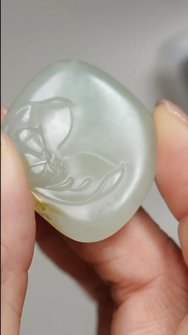 未镶嵌和田玉挂件荷花