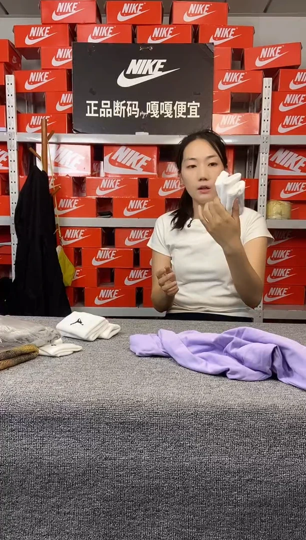 两个白色护腕 护腕 直播间过款