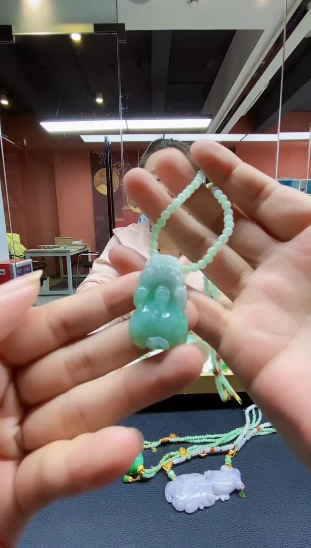 颈饰未镶嵌翡翠吊坠lj