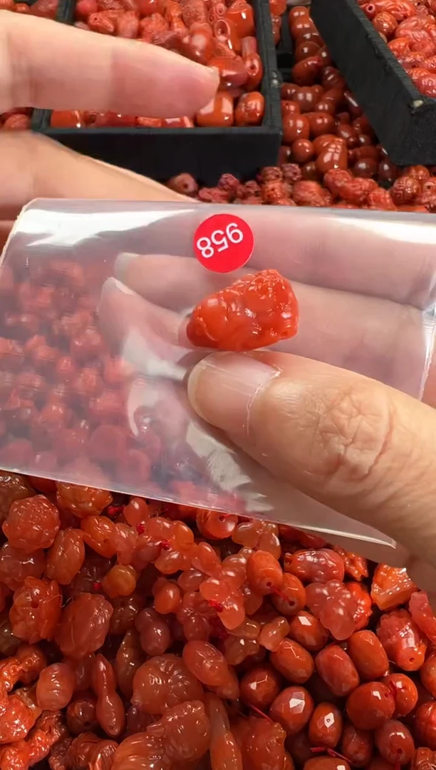 颈饰未镶嵌南红玛瑙1