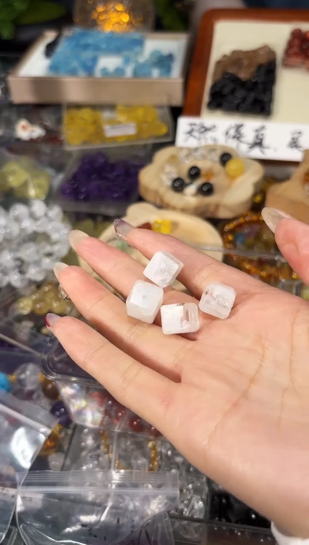 【闪购商品】水晶手串未镶嵌C88白雪花方糖一个卡约12
