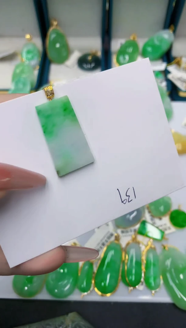颈饰18K金镶嵌翡翠11111