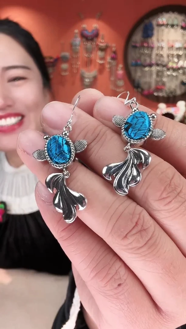 织绣长红绣艺手工苗银苗绣饰品01