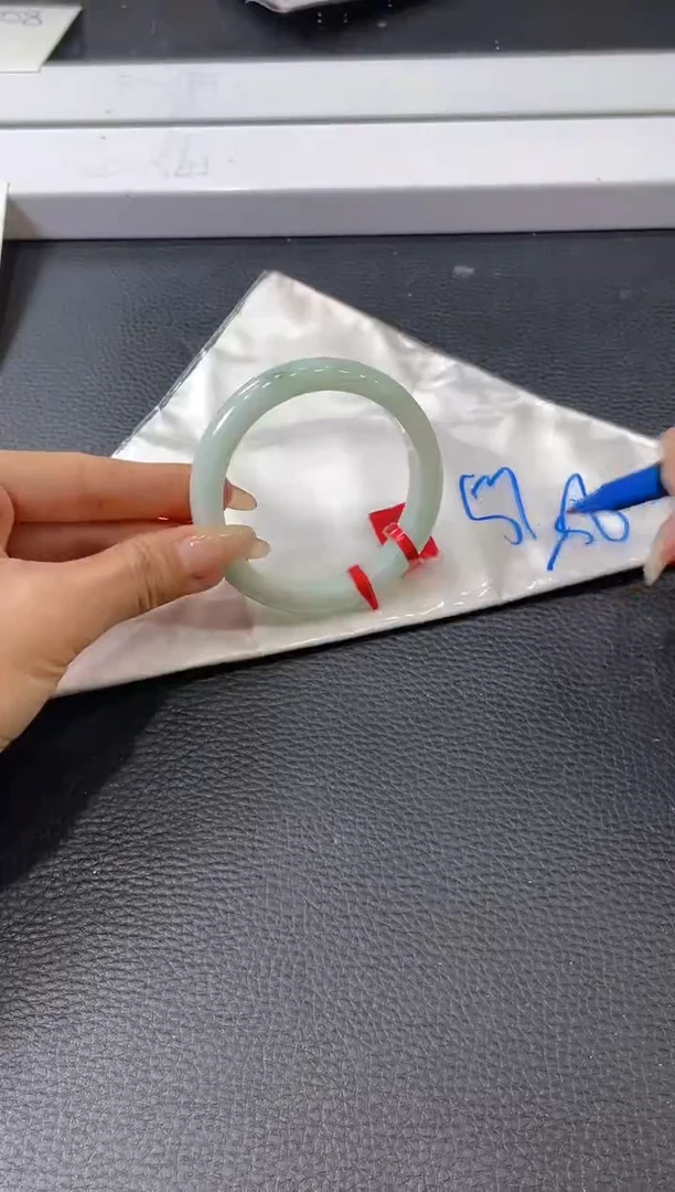 【闪购商品】翡翠手镯未镶嵌手镯