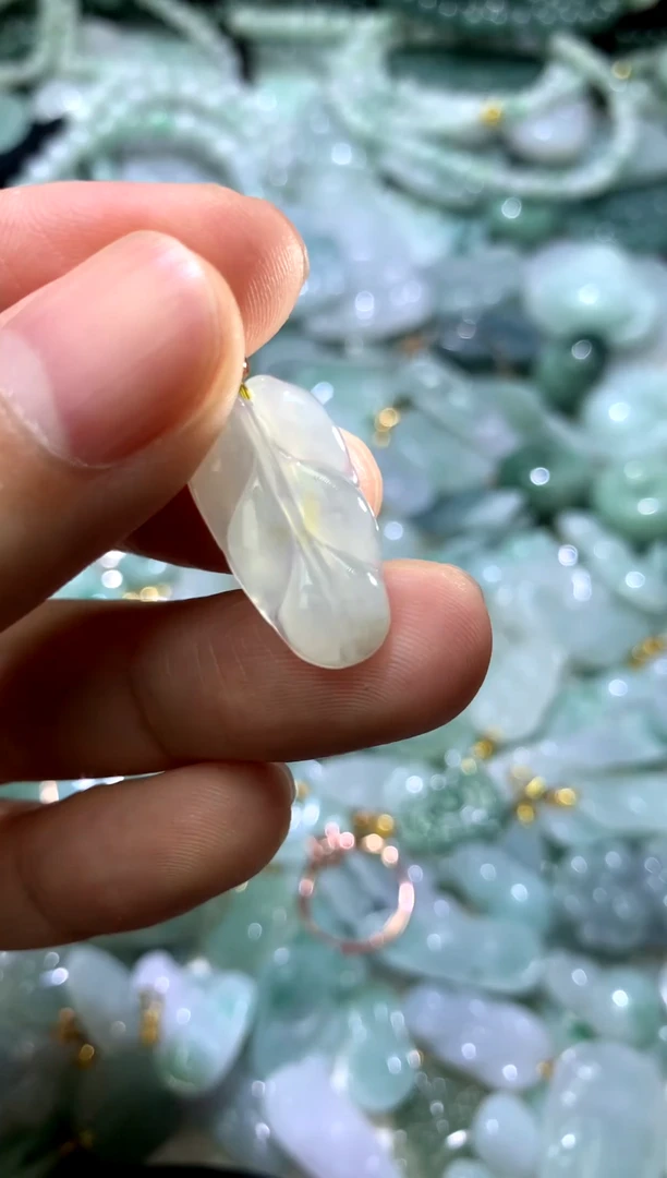颈饰未镶嵌翡翠叶子
