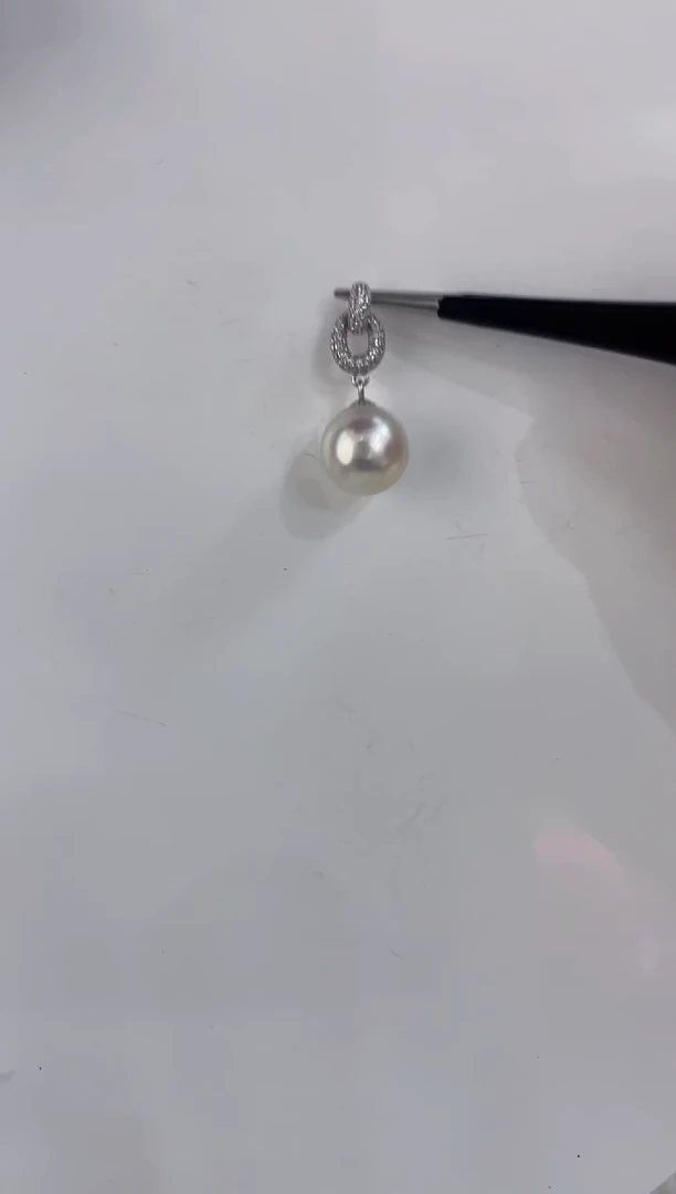 颈饰18K金镶嵌海水珍珠