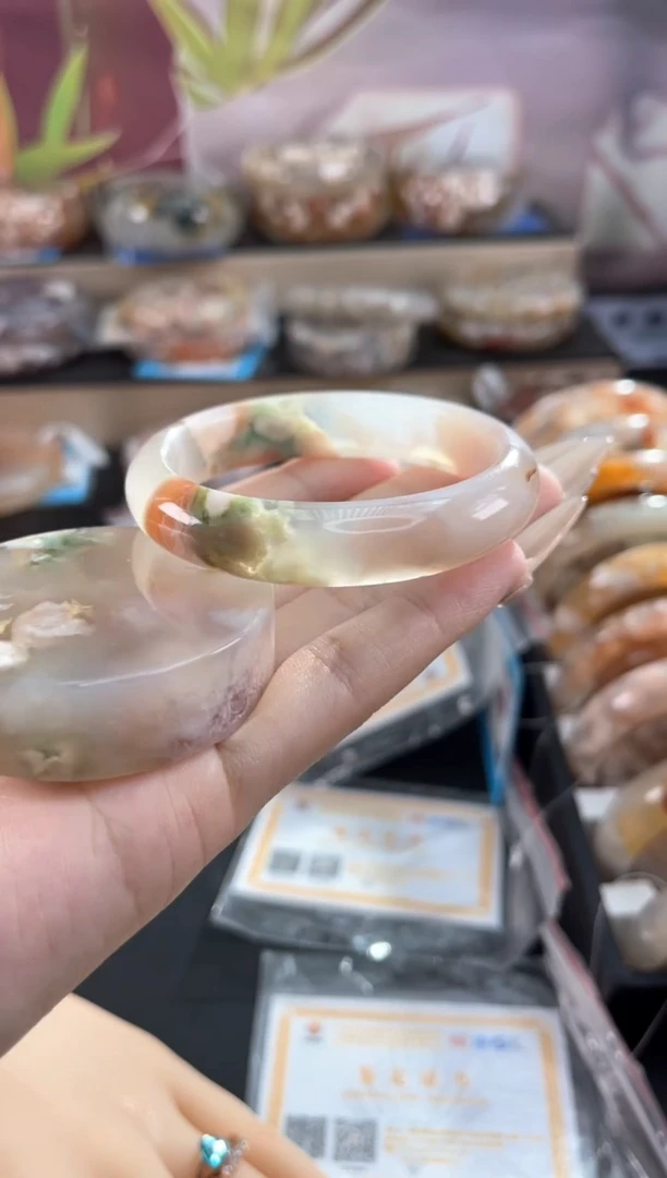 未镶嵌手镯石英质玉53