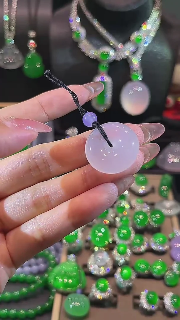 颈饰未镶嵌翡翠吊坠