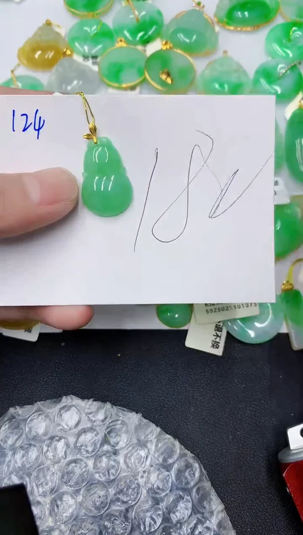 颈饰18K金镶嵌翡翠11111